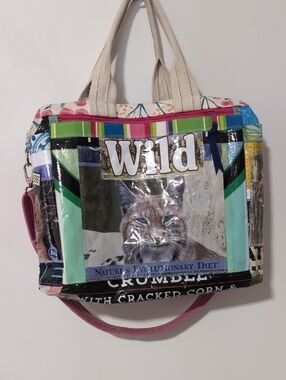 Wild Multicolor Tote Bag with Cat Graphic